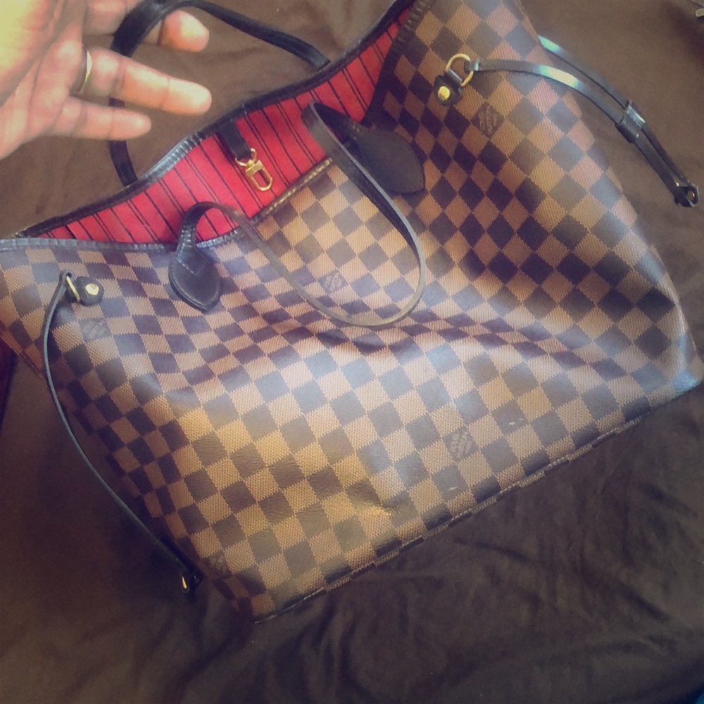 Louie Vuitton Tote bag ( Authentic )